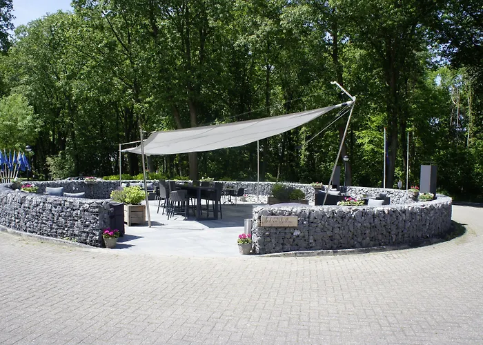 50|50 Belmont ホテル